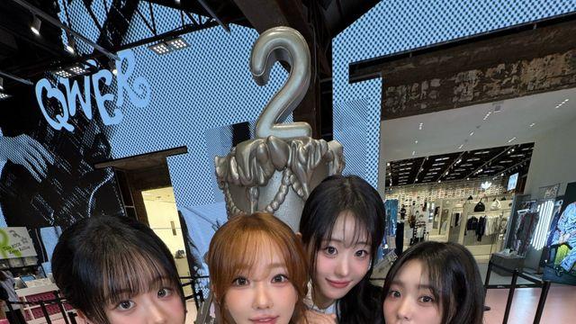 ‘데뷔 2주년’ QWER, 음원 차트·시상식 석권→월드투어 ‘글로벌 최애 걸밴드’