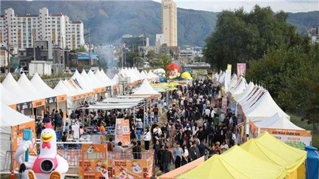 춘천막국수닭갈비축제 인파 북적…'가족형축제' 자리매김