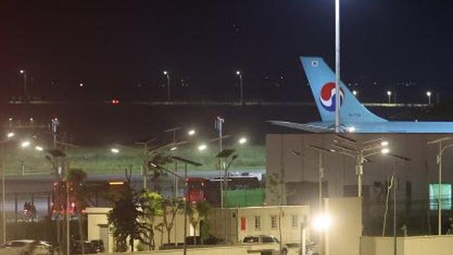 송환된 '캄보디아 구금' 한국인 64명, 대부분 피의자…관할서 압송(종합)