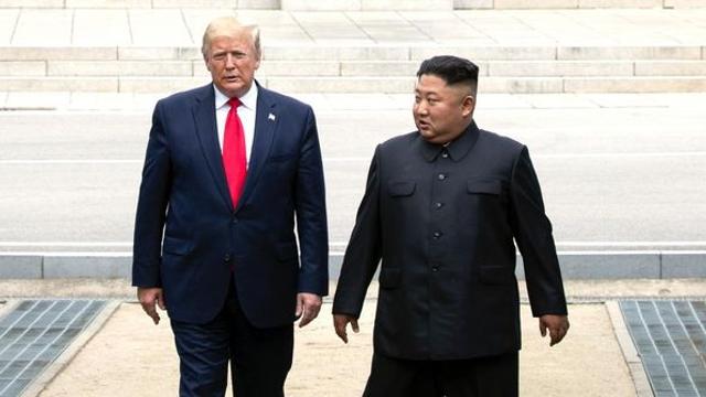 CNN “트럼프, 아시아 방문 때 김정은 회동 비공개 논의”