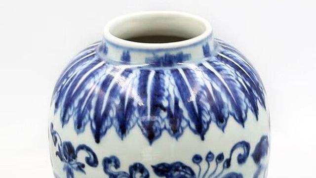 다락방에 널부러진 꽃병…명나라 유물로 밝혀져 2억 낙찰