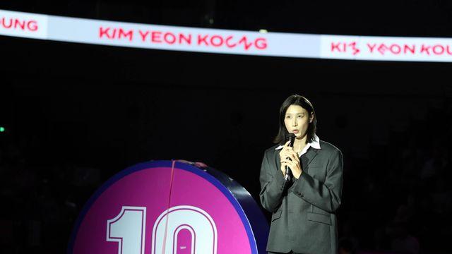 신인감독 김연경, 선수 생활 공식 은퇴...등번호 10번은 영원히 남았다 [IS 피플]