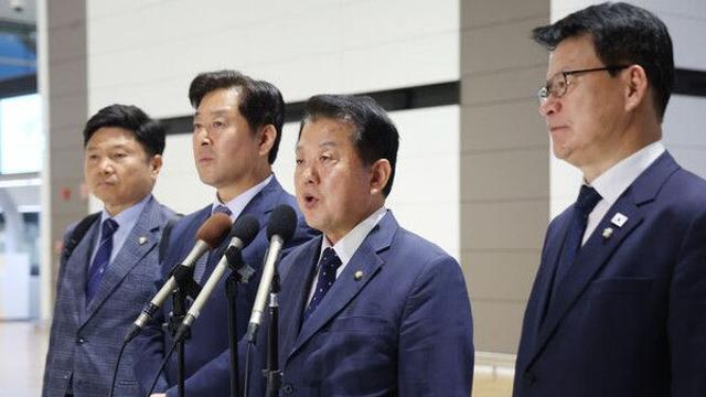 與김병주 