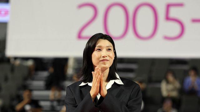 여자배구 '전설' 김연경, 선수로는 코트와 작별…10번 영구결번