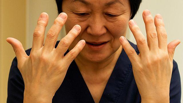 이게 왜 안 되지…현대인 50%가 안 된다는 '손가락 벌리기' 정체