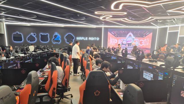 [르포] 강남역 한복판에 들어선 실사판 메이플스토리 '메이플 아지트'