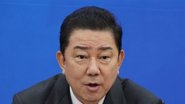 與 