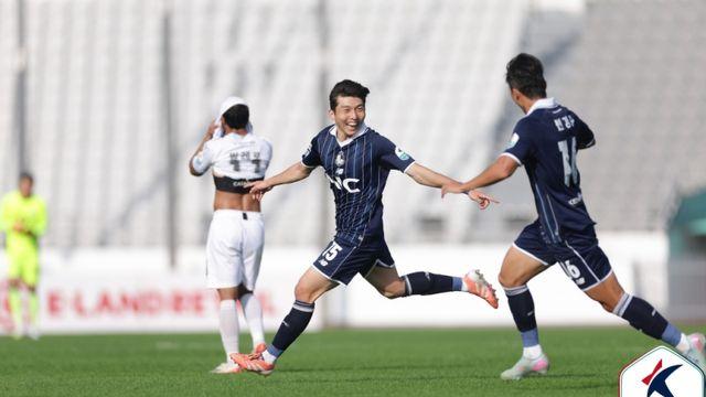 ‘재민’이 목동 뒤집어놨다…‘서재민→정재민 연속골’ 이랜드, 부산 3-0 완파→PO 진출 유리 [IS 목동]