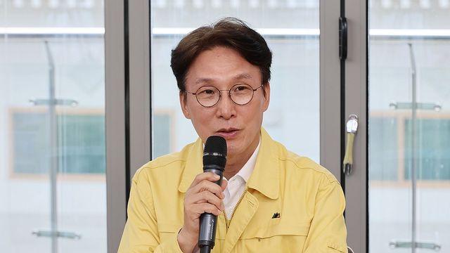 경남 산청 찾아 이재민 다독인 金총리…