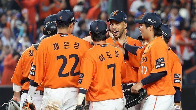 최소 실책 1, 2위 한화·삼성, PO 1차전 외야서만 실책 3개