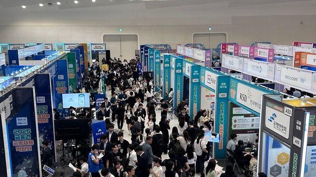 청년고용률, '금융위기 이후 최장' 17개월째 하락…