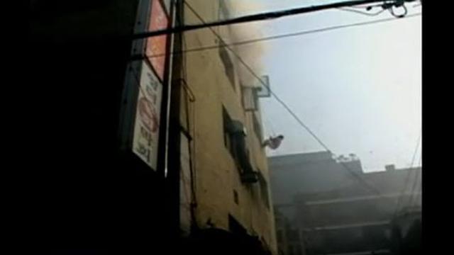 “불이야!” 뛰쳐나오자 흉기로 찔렀다…6명 살해한 범인 [그해 오늘]