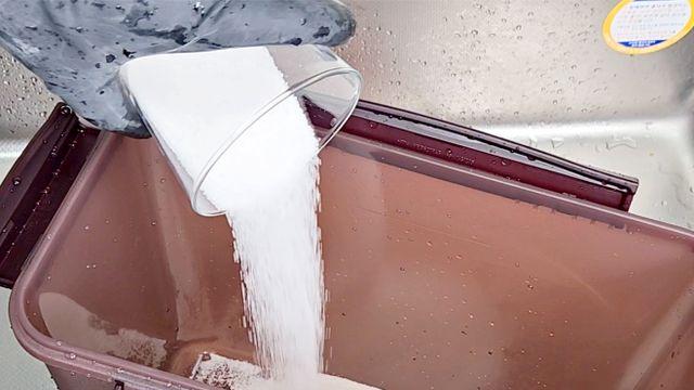 김치통 비울 때마다 써먹는 묵은 김치 냄새 제거 꿀팁