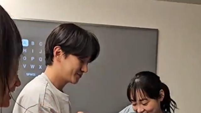 이준호·김민하, '태풍상사' 단체 본방사수...케이크 커팅식까지 '훈훈'
