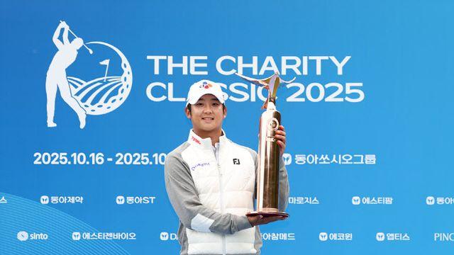 PGA Q스쿨 1차전 통과하고 온 최승빈, 더채리티 클래식 우승컵 '번쩍'