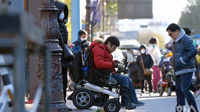 [금융지주 지속가능경영보고서 분석] ③ 포용금융 천명에도 장애인 의무고용 '뒷전'