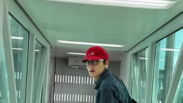 지창욱, 공항서도 빛난 남친룩…여유 넘치는 출국길 [AI포토컷]