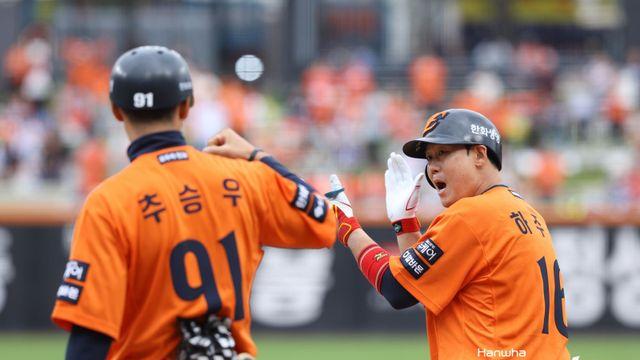 1억1000만원 초라한 FA 계약...추운 겨울 보낸 하주석, 누구보다 뜨거운 가을 사나이 [IS 피플]