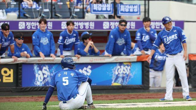 만천하에 능력치 공개되는 ‘단기전 주루코치’의 숙명 [PS 리포트]