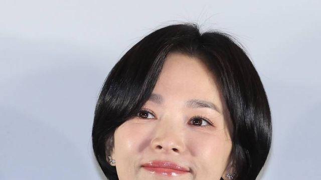 ‘의리녀’ 송혜교, 강민경 유튜브 다시 출연… “내레이션 美쳤네”