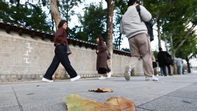 손 시렵다고 핫팩 밖으로 꺼내 흔들면, 아무 소용 없습니다