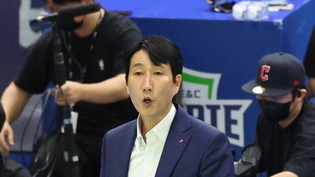 [SD 수원 인터뷰] “공격수들 리듬 못 찾은 게 패인” 첫 경기 완패한 권영민 한국전력 감독, “베논은 아직 타이밍 찾는 중”