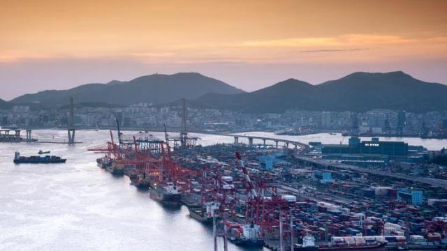 IMF: “GDP bình quân đầu người của Hàn Quốc tụt từ 34→37…Có khả năng sẽ bị Đài Loan vượt qua trong năm nay”