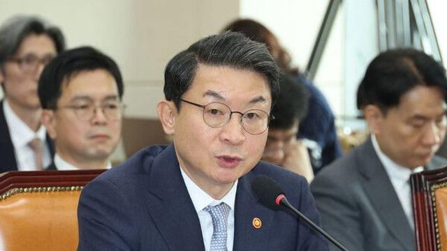 민중기 특검 태양광주 거래 논란…이억원 금융위원장 