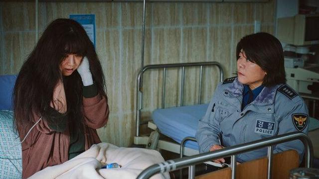 '하얀차를 탄 여자' 불안정한 목격자 정려원, 집요한 수사관 이정은…폭발적인 열연
