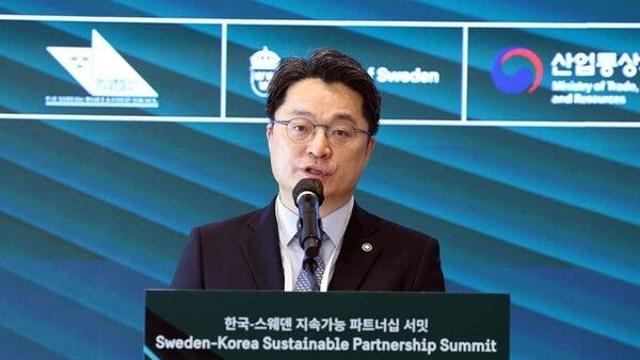 산업부, 전자·IT산업 유공자 41명 포상…조주완 LG전자 대표 금탑훈장