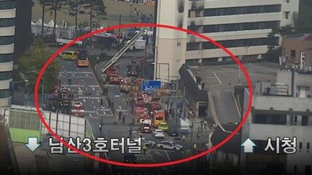 [실시간 포토] 서울광장 인근 서울센터빌딩 화재...도로 통제 중