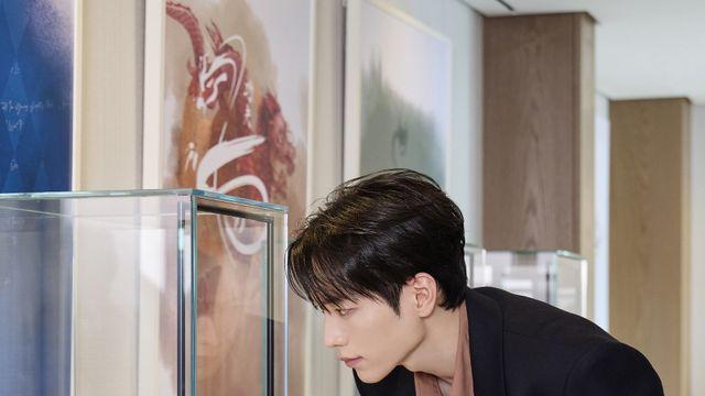 서강준, 펜 대신 예술을 쥐다