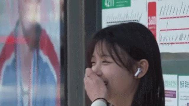 처음 본 여자에게 이어폰을 건냈을때 반응
