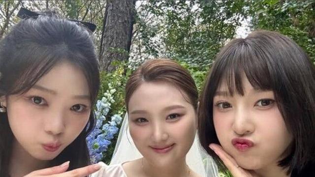 레드벨벳 조이, '나 혼자 산다' 출연했던 친동생 결혼식 공개…붕어빵 세 자매 미모 '화제'