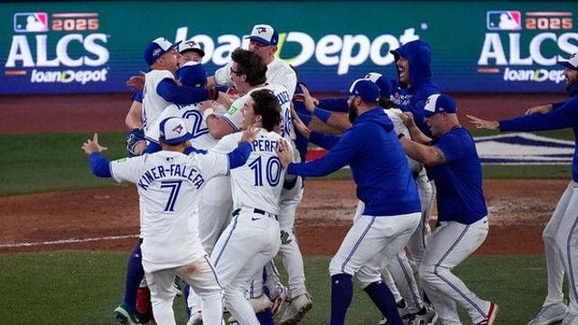 '스프링어 역전 3점포' 토론토, ALCS 7차전 4-3 역전승…32년 만에 WS 진출