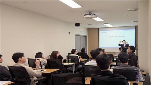 ‘농아인 체육인에 가까이’ 스포츠윤리센터, 전 직원 수어 교육