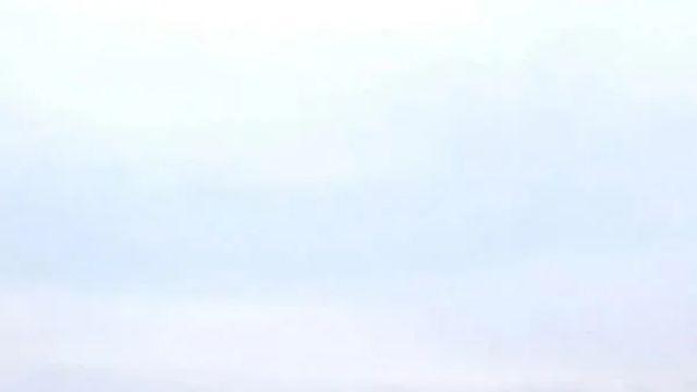 다리위에 버려진 킥보드,,