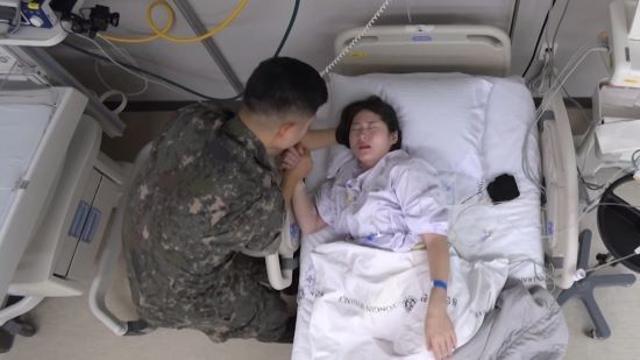 다섯째 출산 후 의식불명…'공군 산모' 남편 