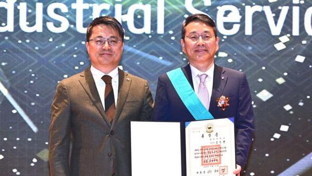 LG전자 조주완 CEO, 금탑산업훈장 수훈…韓 전자산업 성장 공로 인정