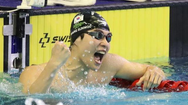 이럴수가… 쑨양 넘고 200m 아시아 신기록 세운 '이 선수'
