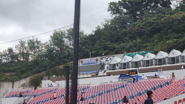 라팍도 오렌지색으로 물들다...패딩 담요→불꽃쇼 이어 한화팬 위한 세 번째 선물 [PO3]