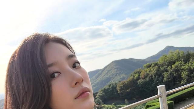 수지의 우아한 분위기? 이 옆머리로 다 이루어질지니!