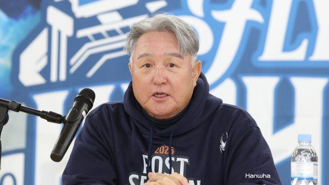 문동주 엄지 척! 한화 김경문 감독, 