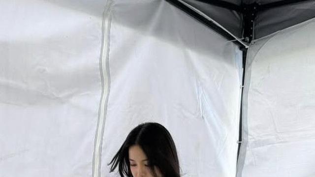 마마무 솔라, 무대 의상·사복 패션으로 '명품 복근' 자랑…아시아 투어 중에도 완벽한 몸매 관리 과시