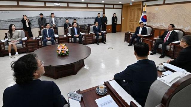 인천시-LG CNS, ‘AI·로봇기반 미래도시’ 업무협약