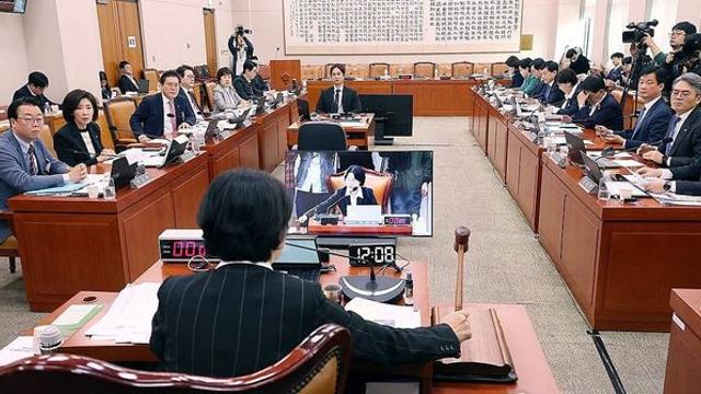 국회 상임위 11곳서 오늘 국감…검찰개혁·부동산 공방 예상