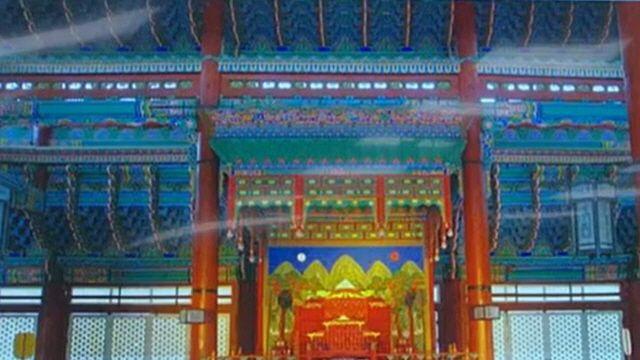 '왕의 자리?'…김건희, 경복궁 '용상'에 앉았다