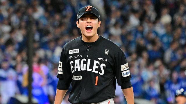 '99번' 류현진이 열고 '1번' 문동주가 닫는다는 것…한화의 시간 위에 피어난 가을의 낭만 [PO3]