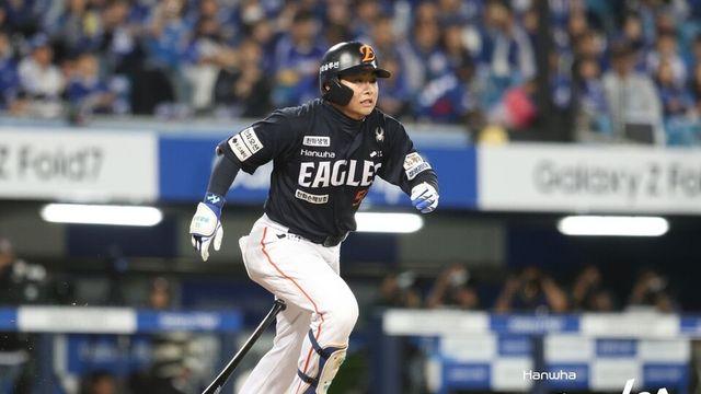 한화 문현빈, PO 4차전서 삼성 원태인 상대 3점포… PS 통산 1호 홈런