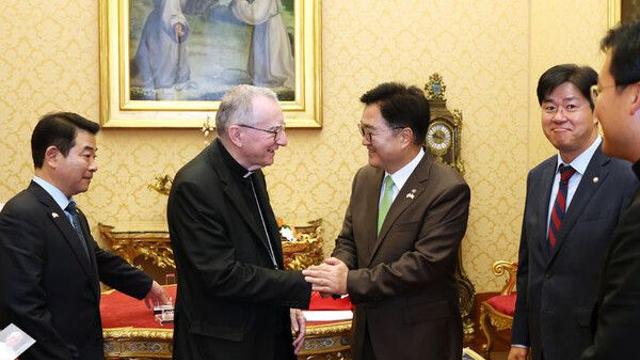 우 의장, 교황청 국무원장 예방…교황 방북 요청 서한 전달도